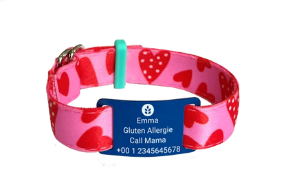 Naambandje kind hartjes print met naam en allergie icoon