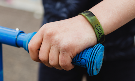 Camouflage groene SOS armband kind met naam en nummer