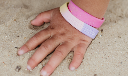 Glitters SOS armband kind met naam en telefoonnummer