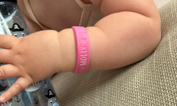 Glitters SOS armband kind met naam en telefoonnummer