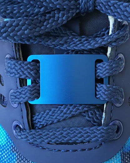 Etiqueta de metal con texto e iconos personalizados